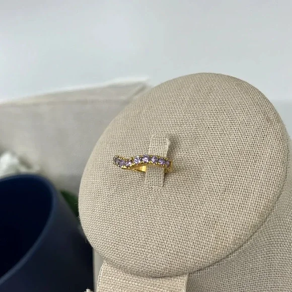 Vintage SETA Gold-Tone Ring with Sparkling Stones, Size 6 - Picture 5 of 17